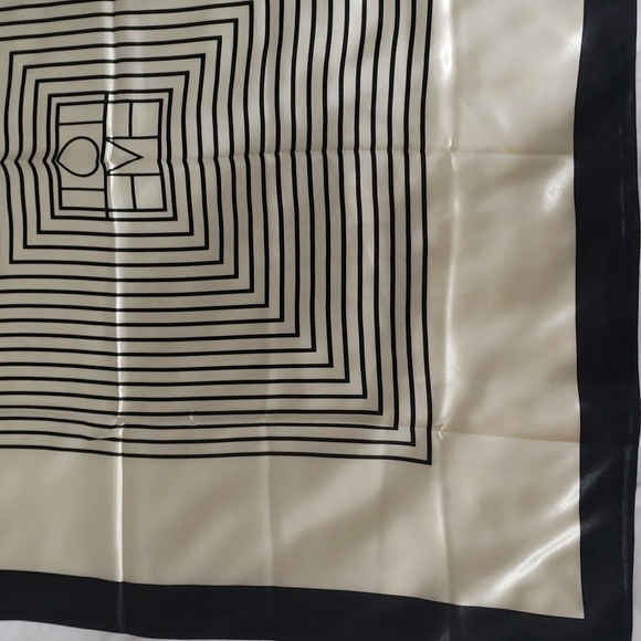 R-696- Women's Scarf Back And Cream Colors NWT - Picture 5 of 8